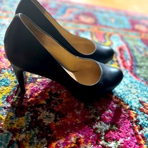 Used but gr8 condition Cole Haan 7.5 reg width black heels w/Nike technology